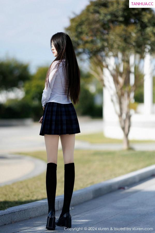   [XiuRen]高清写真图 2024.12.30 No.9682 初梦瑶 短裙美腿第16张图片